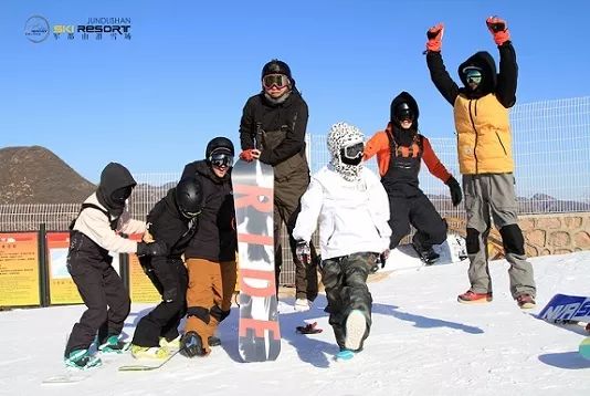 滑雪最新动态揭秘，冬季运动潮流最前沿资讯报道